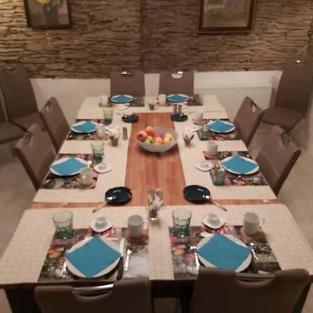 La Fermette Blanche Bed & Breakfast Nadrin