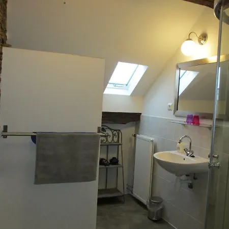 La Fermette Blanche Bed & Breakfast Nadrin